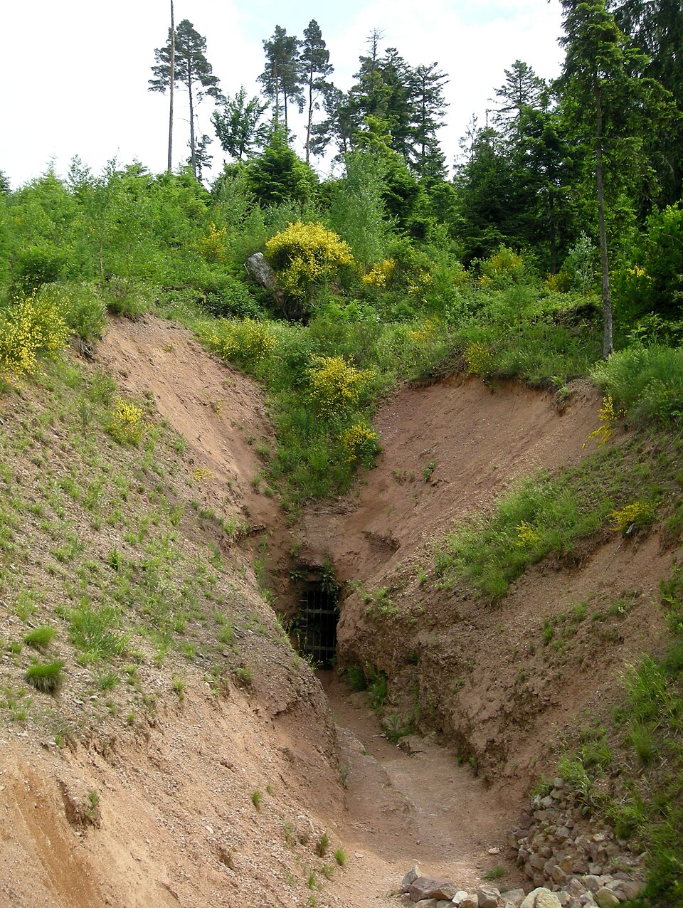 Entrée de l'ancienne mine d'Anozel.